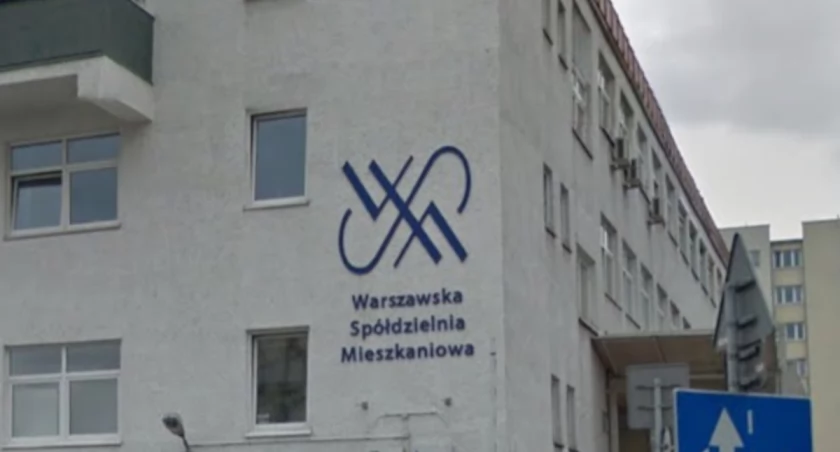 Mieszkańcy Żoliborza odcięci od domów – urzędnicy i spółdzielnia przerzucają się winą!