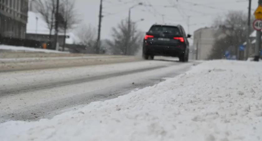 IMGW bije na alarm: gołoledź, oblodzenie i potężne śnieżyce uderzą w 13 województw!