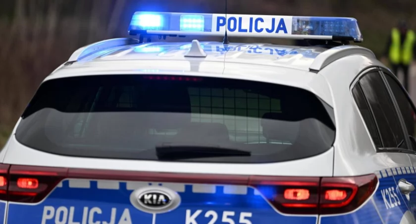 Szaleńczy pościg pod Sochaczewem! Policja taranując zatrzymała złodzieja Opla!