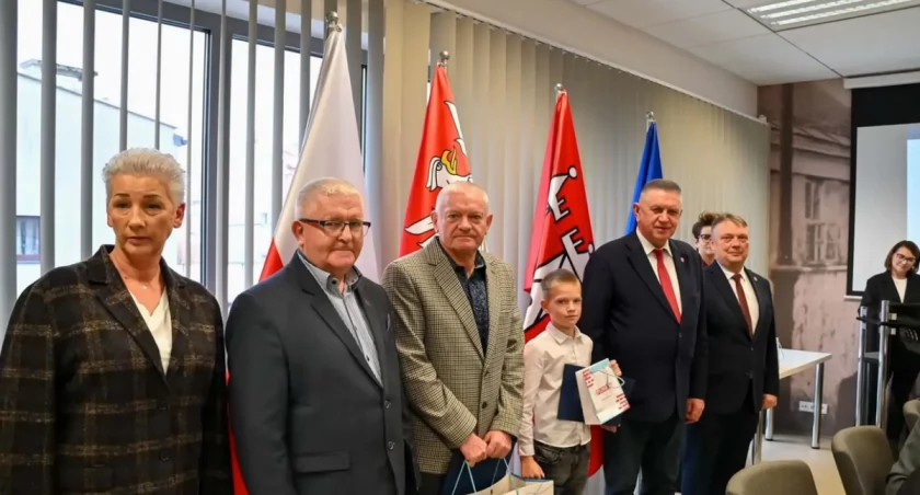 Płońsk wyróżnił młodych sportowców. Oskar i Mateusz odebrali podziękowania na sesji