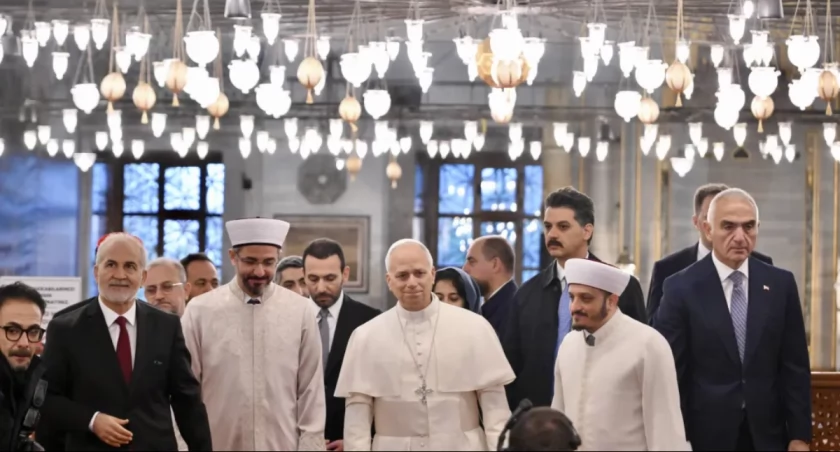 Papież Leon XIV odwiedza Błękitny Meczet w Stambule