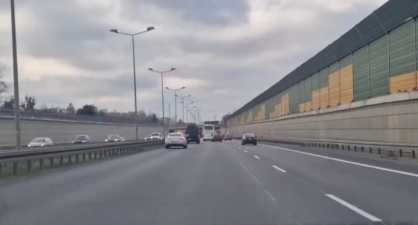 S8 bez pasów. Kierowcy jeżdżą po omacku – kiedy koniec remontu?