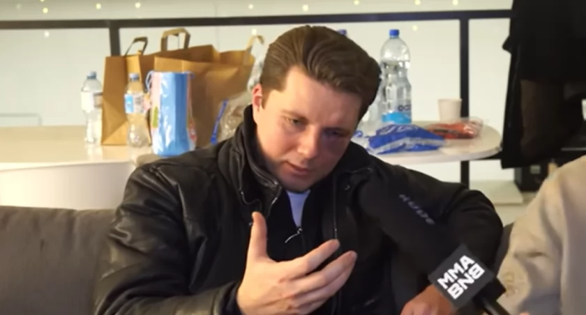 Korczarowski znowu obrywa. Co się z nim dzieje?