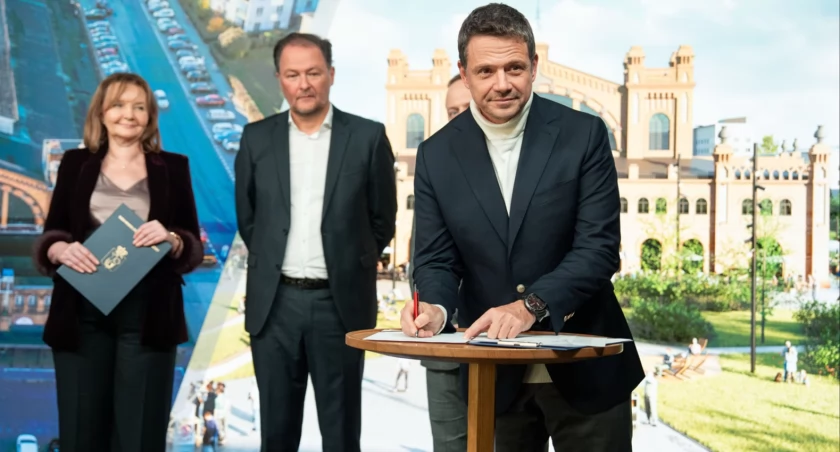 Legenda Warszawy budzi się po latach.