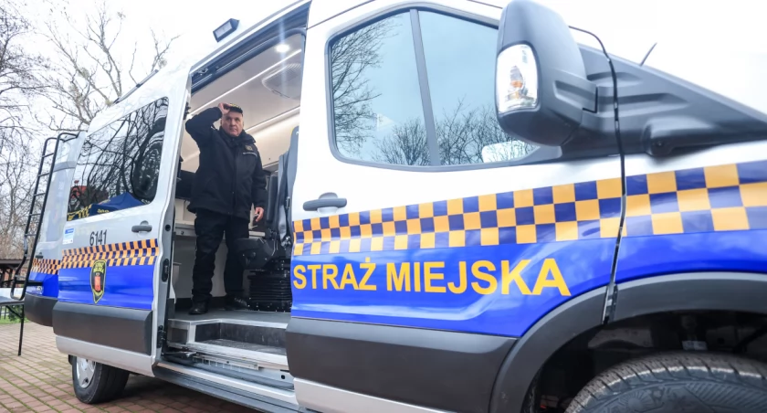 Elektryczny łowca smogu rusza na Warszawę!
