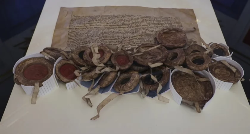 Zrabowana historia wraca do domu