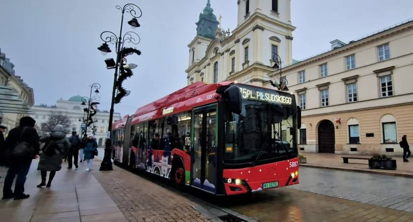 Świąteczny rollercoaster w komunikacji
