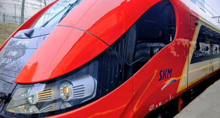 Pierwszy odmieniony Elf SKM już wozi pasażerów – zobacz, co się zmieniło!