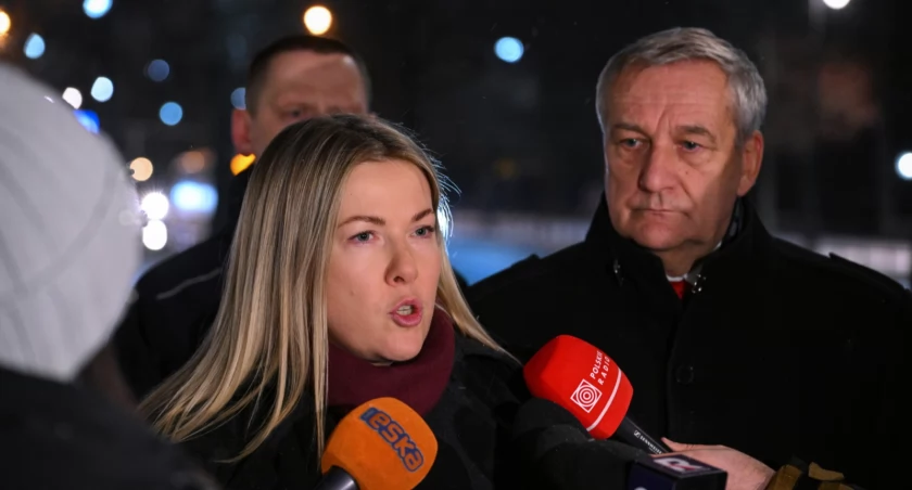Lotniska zamykane, wojsko w gotowości