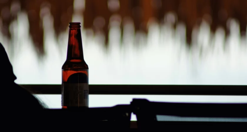 Kolejne miasta Mazowsza mówią: dość alkoholu po zmroku