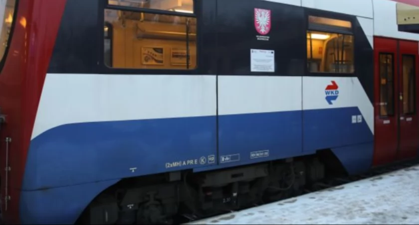 Warszawa burzy kolejowy mur, który dzielił ludzi