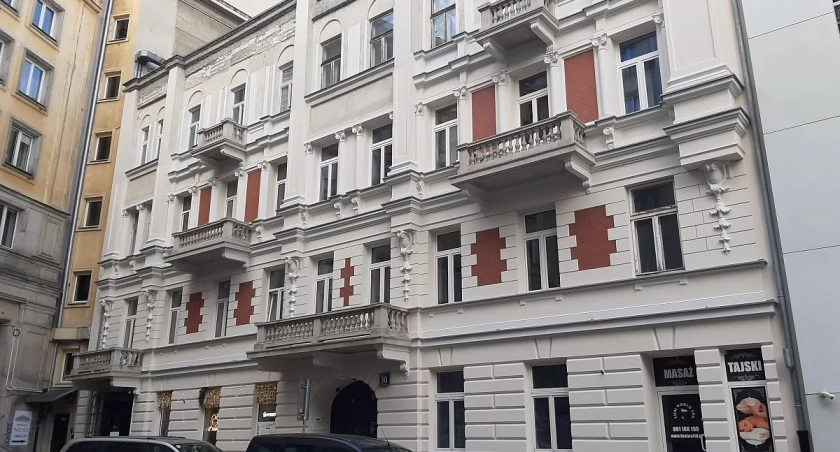 Warszawa wstaje z ruin – jedna elewacja po drugiej