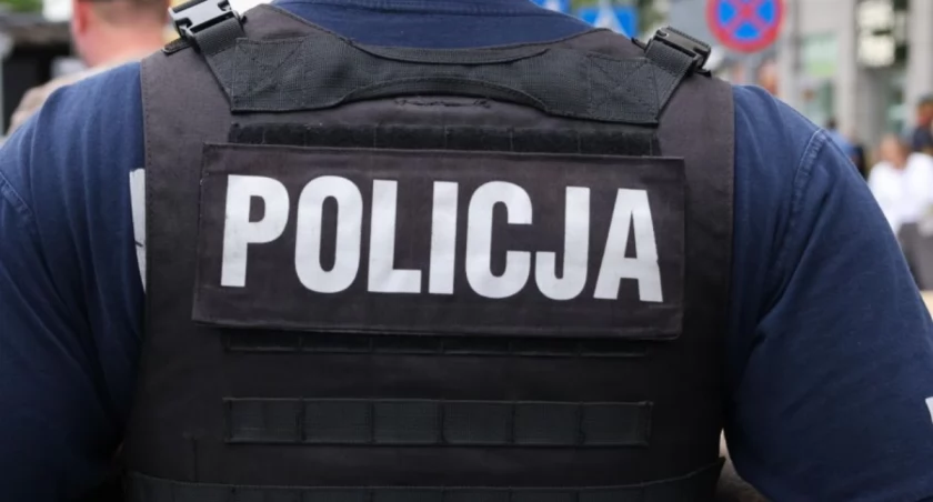 28-latka oskarża policjanta. Monitoring mówi co innego