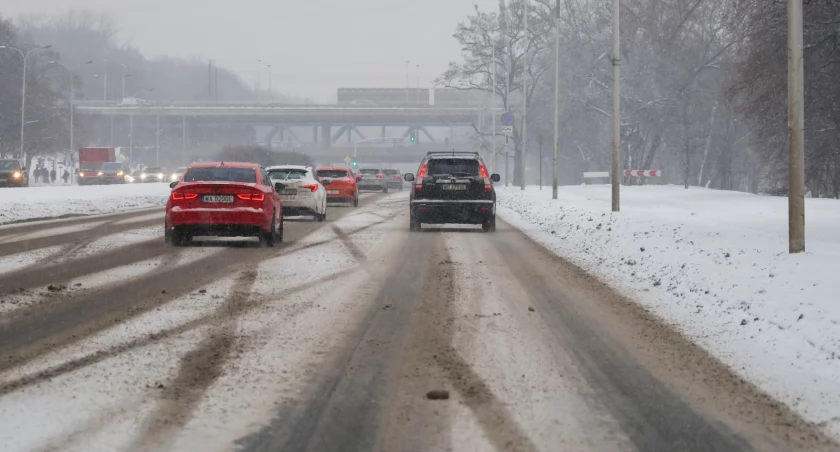 [Zdjęcia] Warszawa walczy z lodem i śniegiem!