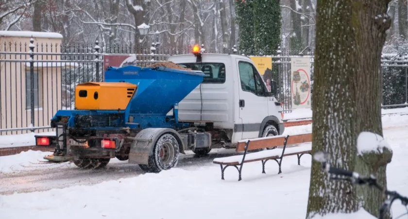 42 maszyny ratują stolicę przed porannym chaosem!