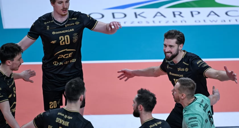 Resovia wpadła w szał, Projekt Warszawa bezradny