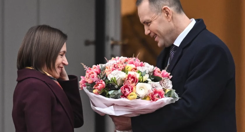 Sandu w Warszawie. Stawka? Europa albo Wschód