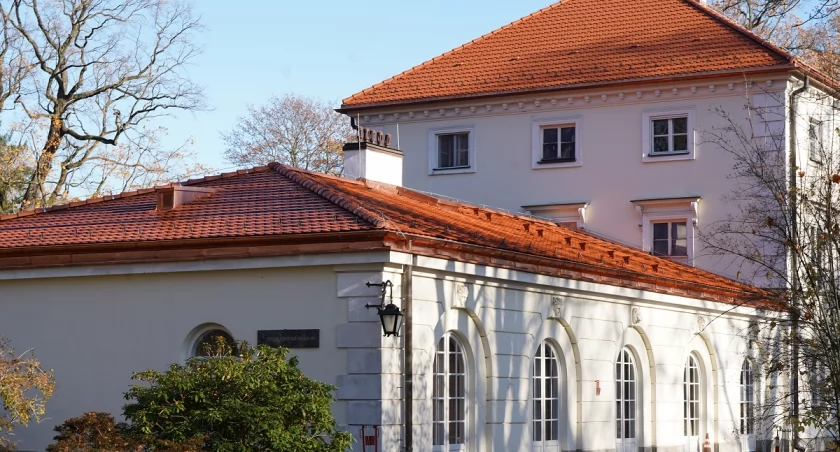 Przeciekał i nie pasował do historii