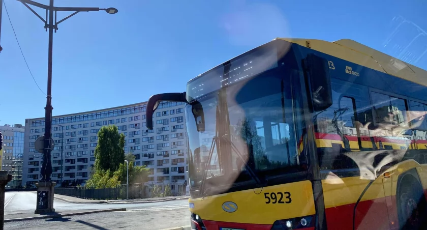 Nowe komunikaty w warszawskiej komunikacji miejskiej