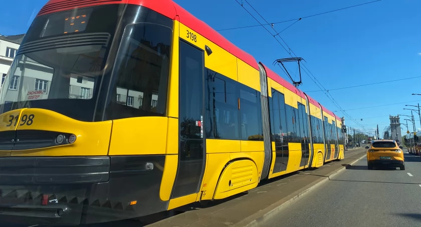 Zderzenie tramwajów w centrum Warszawy. Poważne utrudnienia w ruchu