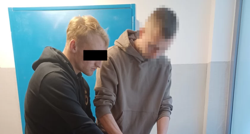 19-latek podszywał się pod policjanta