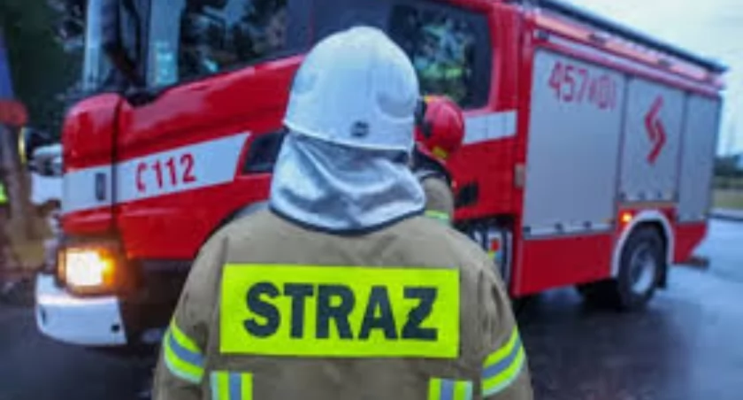 Ogromny pożar na Targówku! Hala wypełniona makulaturą w ogniu