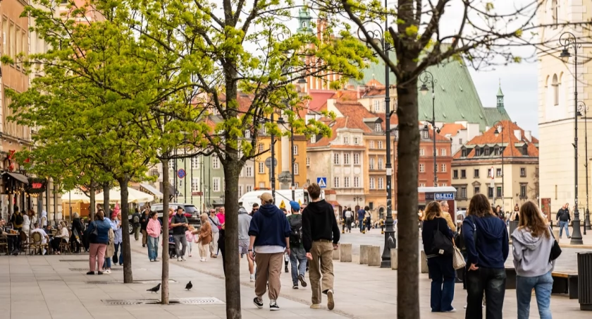 Trakt Królewski bez samochodów i tysiące ludzi na ulicach