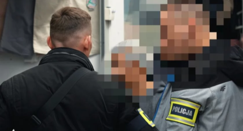 Duża akcja służb w Wólce Kosowskiej. Zatrzymania i blokady kont w walce z nielegalnym handlem