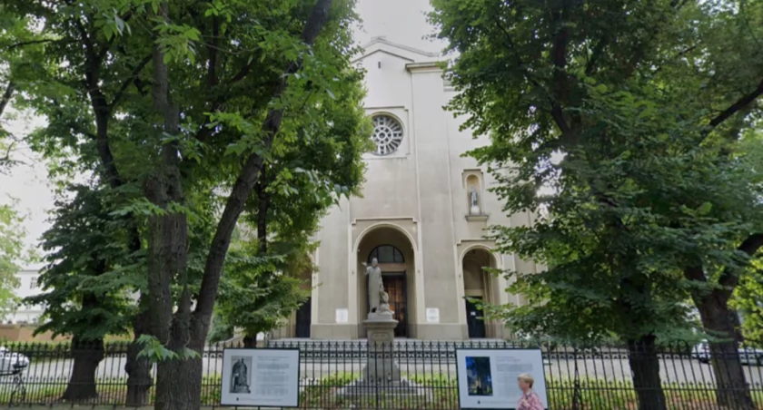 Tysiące szczątków pod budową – parafia rusza do sądu