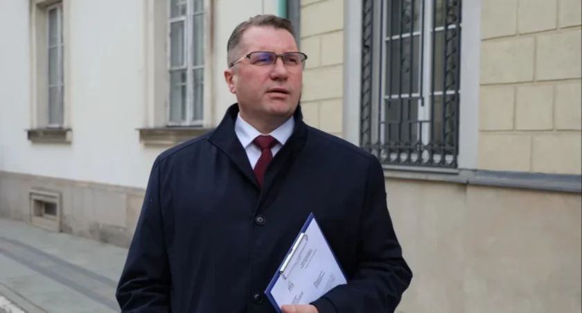 „Nie litość, tylko zamówienia” – Czarnek staje w obronie Łucznika