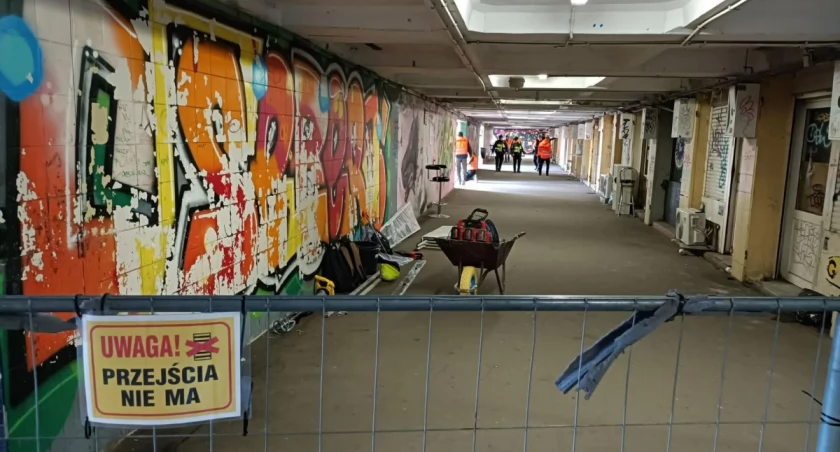 Koniec „mrocznego przejścia” w Warszawie