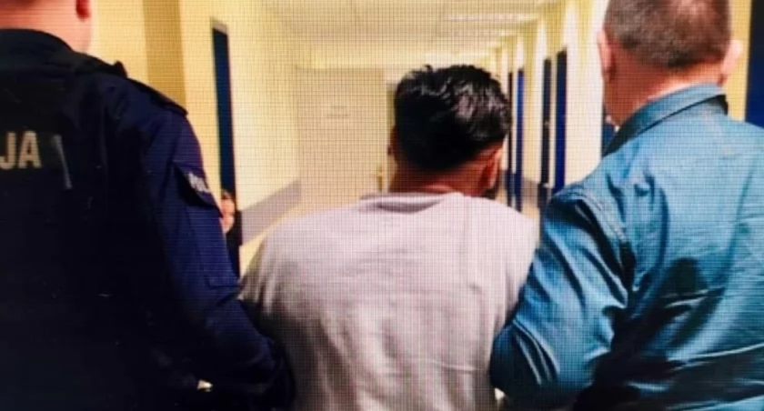[WIDEO] Rozbój na Dworcu Zachodnim. 23-latek terroryzował podróżnych!