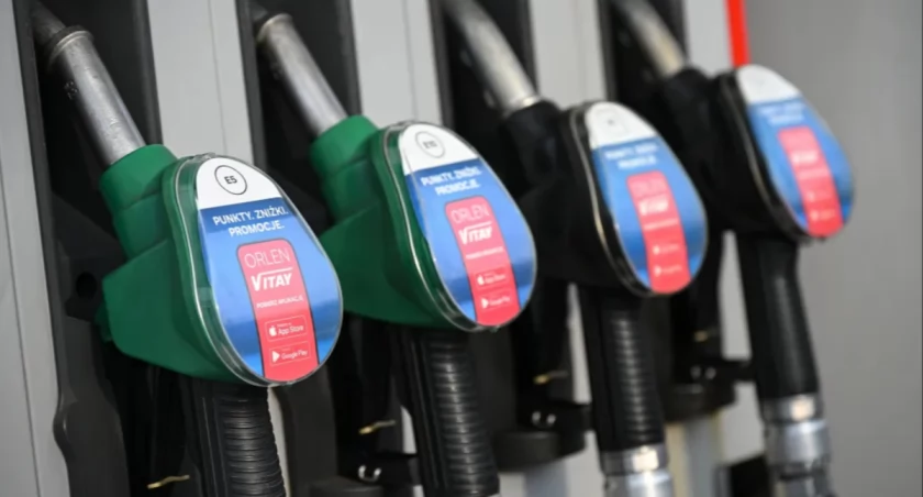 Szok na stacjach! Benzyna znów drożeje, a diesel nagle tanieje – co się dzieje?!