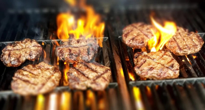 Lekarz o majówce: grillowanie nie zwalnia z zasad zdrowej diety