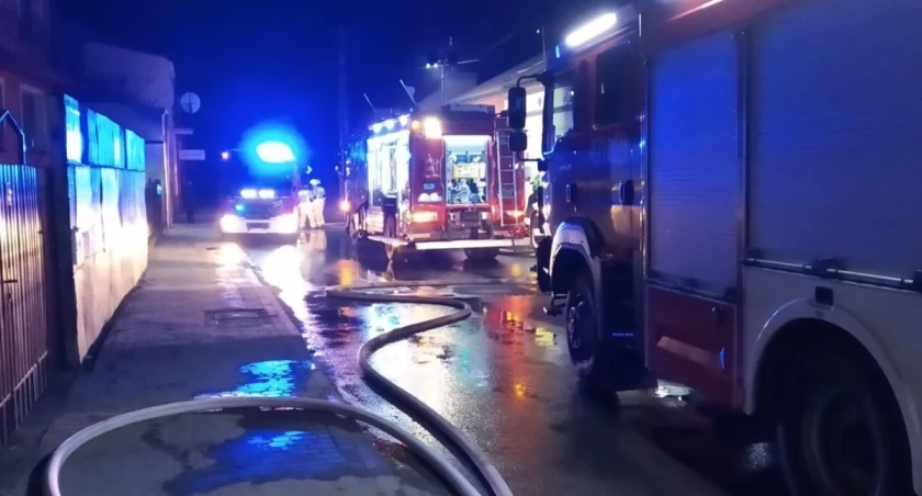 Nocny pożar przy Powązkach