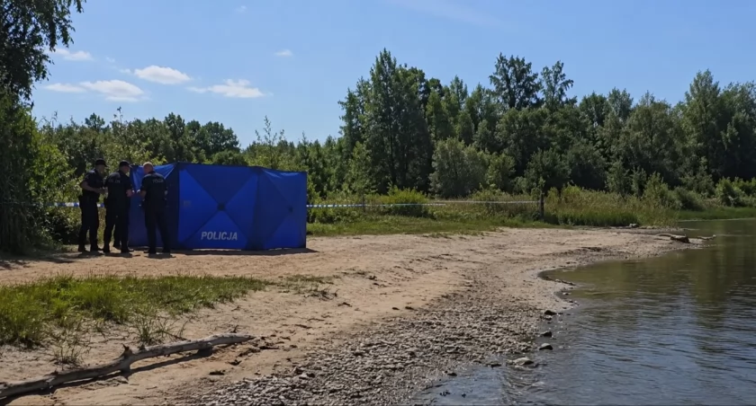 Ciało kobiety w Wiśle. Akcję utrudniał niski stan rzeki