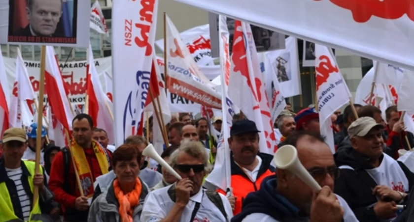 Manifestacja przejdzie przez centrum Warszawy. Będą utrudnienia i objazdy