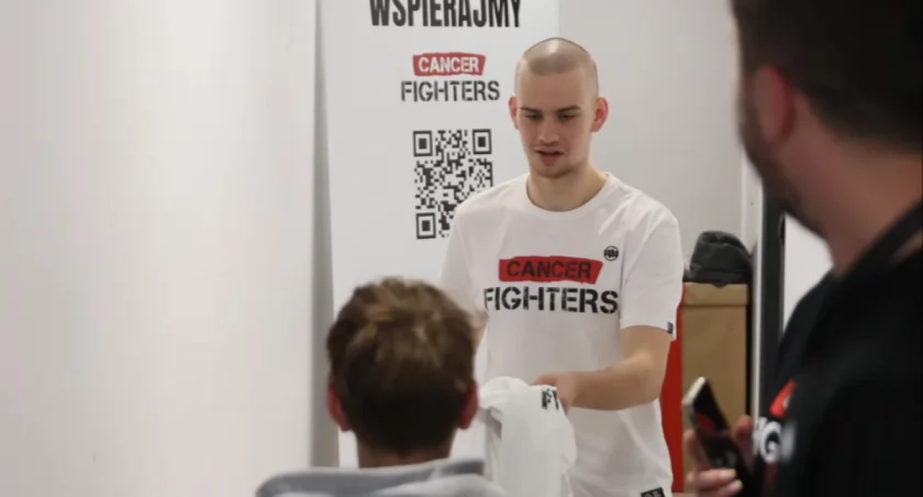 Łatwogang wsiada na rower i walczy o życie chłopca. „Brakuje 12 milionów”