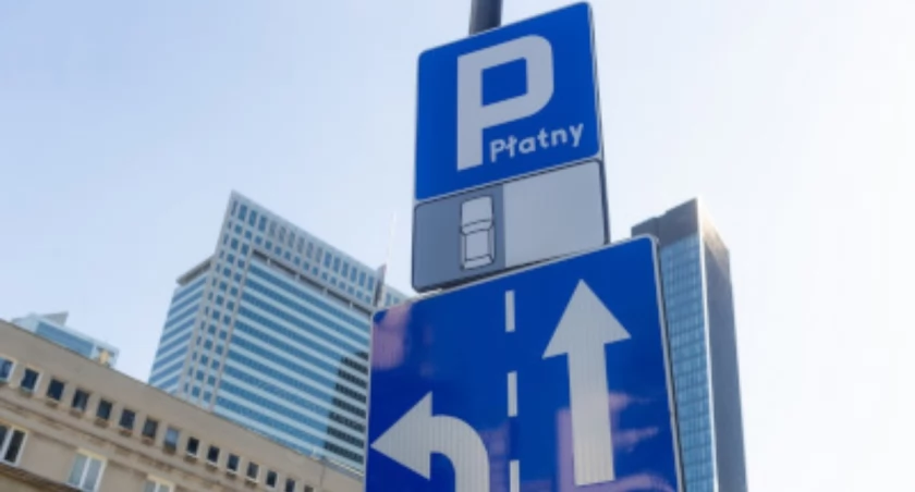 Warszawa rozszerza strefę parkowania. Kolejne dzielnice z opłatami za postój