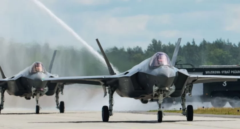 Huk nad stolicą. Tak Polska wita nowe F-35 [WIDEO]