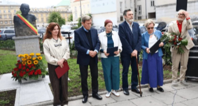 Skwer Dejmka otwarty w sercu Warszawy. Teatr wyszedł na ulice miasta