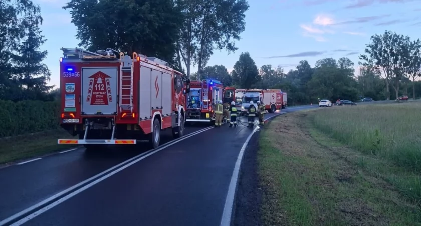 Potężne uderzenie w drzewo. Niedzielny wieczór zakończył się tragedią