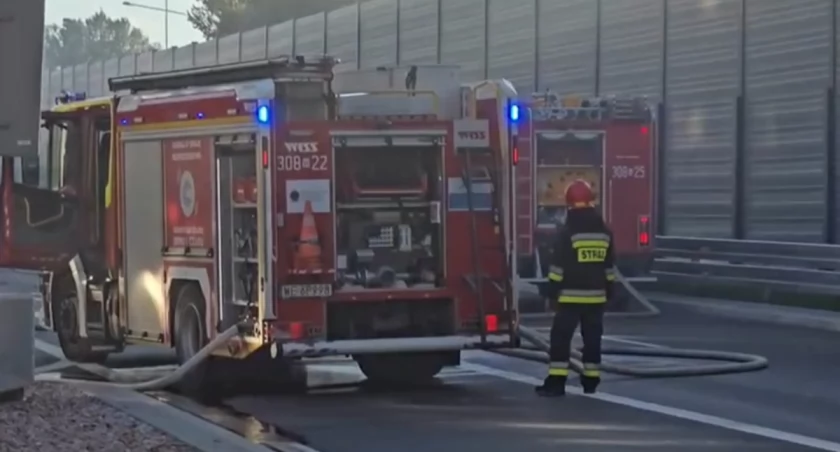 Kolejny autobus spłonął w Warszawie. Ogień błyskawicznie objął pojazd