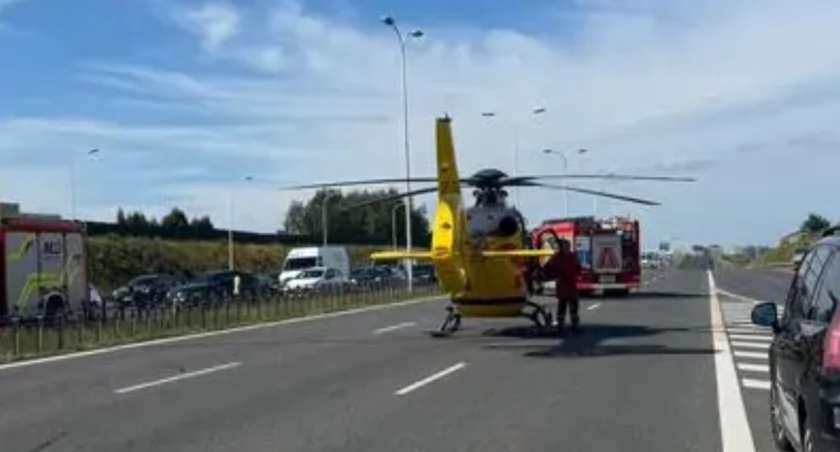 Śmierć na pasie awaryjnym. 72-latkę potrącił bus na S8