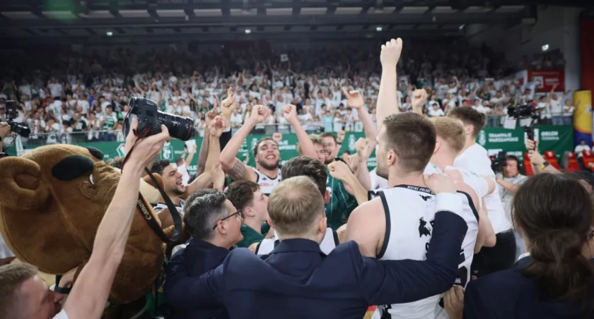 Legia mistrzem Polski. Teraz wyrusza w niezwykłą podróż przez Warszawę!