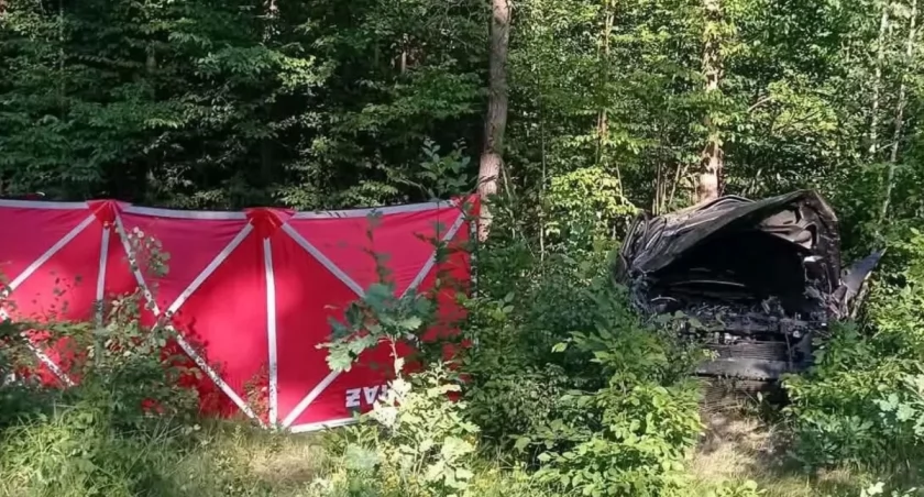 Tragedia pod Radomiem. Nie żyje 21-letnia pasażerka