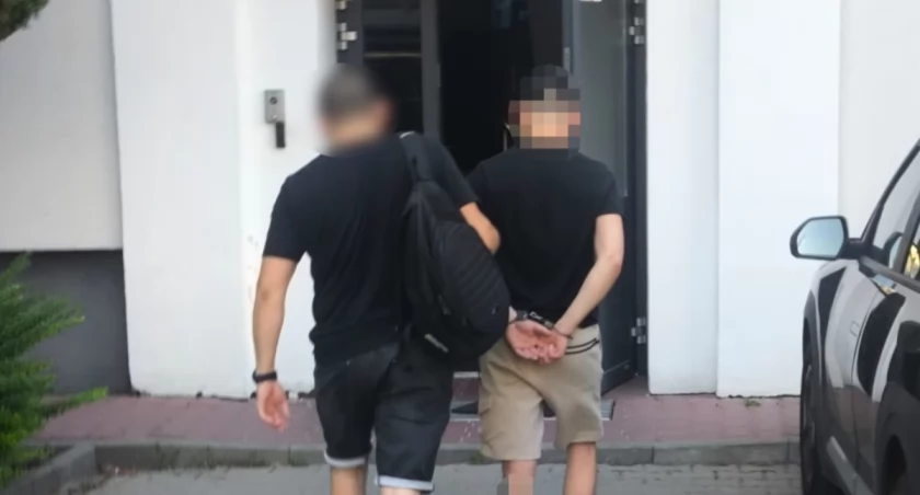 Myślała, że pomaga policji. Zatrzymano „odbieraka” z groźnej grupy oszustów
