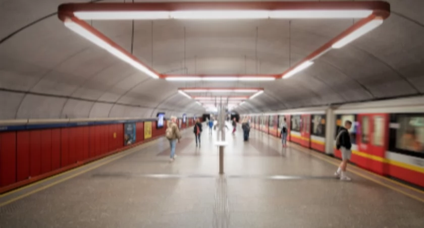 Awaria sparaliżowała metro w Warszawie. Pięć stacji wyłączonych z ruchu