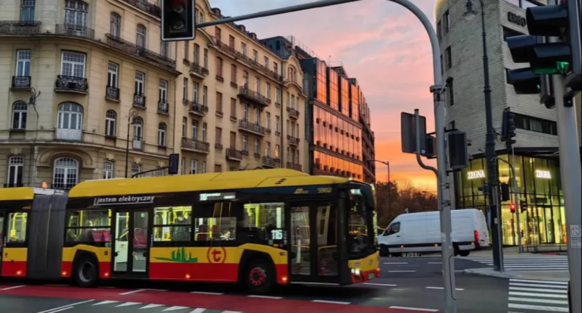Oni pojadą za darmo po Warszawie. Nowe uprawnienia już obowiązują