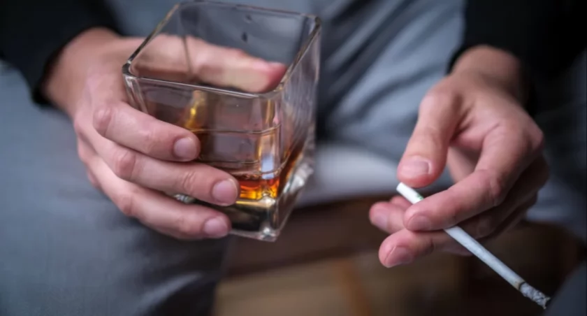 Myślisz, że alkohol pomaga na stres? Naukowcy mają bardzo złą wiadomość